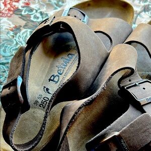 Birkenstock Taupe Leather Sandals
EUC wore once as seen in photos
Questions?ask🌻
